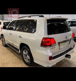 تۆیۆتا لاند کروزەر